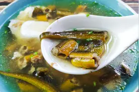 黄鳝还在炒着吃？教你血鳝汤做法，营养又滋补，学会做给家人吃！视频封面