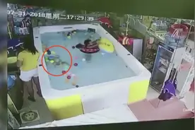 视频｜一岁宝宝游泳馆溺水 妈妈一旁看手机90秒后才发现视频封面