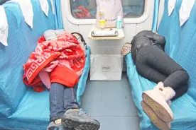 为什么夏天坐长途火车时，一定要带一件外套？看完总算明白了