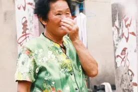 孤寡老人，错把我当成十年未见的孙子，住了一晚寻得真相后泪奔！视频封面