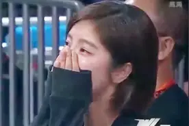 一龙被杀玉狼KO，台下宅男女神赵奕欢失声痛哭，最大赢家：赵奕欢视频封面
