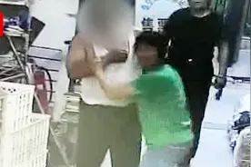 秦皇岛一男子持刀捅死两名老人 事发后跳河畏罪自杀视频封面