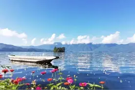 泸沽湖的水性杨花已开，你什么时候来？图片