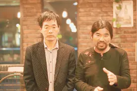 面筋哥走红网络后，很多人问流浪兄弟怎么样？如今他面貌气质全变视频封面