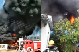 轮胎厂突发火灾 味道刺鼻黑幕遮天 燃烧2小时得以控制视频封面