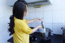 很多朋友说河捞面压的时候会断，今天媳妇教大家和面技巧！视频封面