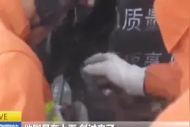 紧急救援！盐城：高速追尾司机被困 消防紧急施救视频封面