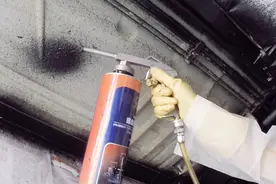 雨水导致汽车底盘生锈？师兄自己动手喷底盘装甲，比4s店便宜5倍视频封面