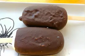 脆皮冰淇淋也能在家做，方法非常简单，奶香味十足视频封面