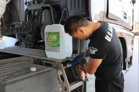 大货车为啥要定期加尿素？今天真是长见识了视频封面