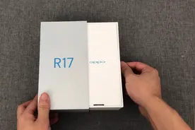 价值2999元的OPPO R17开箱，看到“水滴屏”那一瞬：我哭笑不得！视频封面