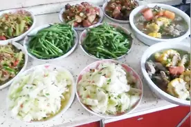 妈妈放假回来第一天，就做了四菜一汤两桌菜，这伙食好荤素搭配视频封面