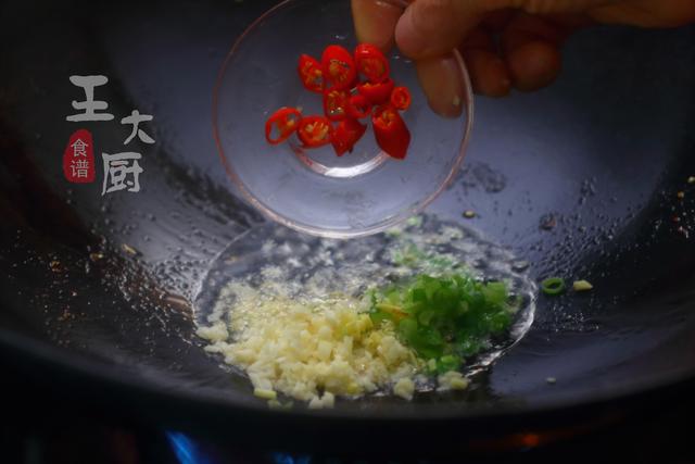 炒海带丝的独家秘密，炒出来绝对好吃，不会让你失望，赶快试试吧