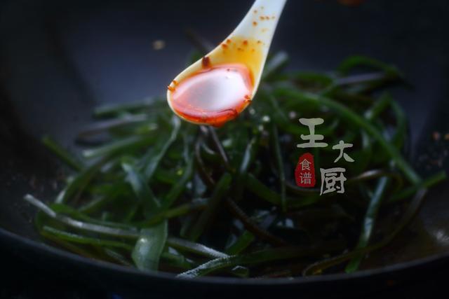 炒海带丝的独家秘密，炒出来绝对好吃，不会让你失望，赶快试试吧