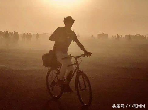 火人节狂欢，裸奔当道？小苍心系S8为LOL加油！