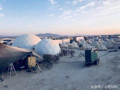 火人节狂欢，裸奔当道？小苍心系S8为LOL加油！