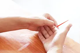 这个动作家长必须会！宝宝厌食点按四缝，宝宝食欲好，身体长得早