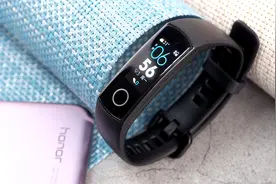 荣耀手环4体验：超长续航精准TruSeen心率监测 时刻关注健康视频封面