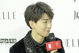王俊凯采访中表示最近休息不好，因为五千万粉丝福利想到头大视频封面