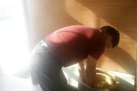 陈大叔家花生生虫了，他准备把花生弄到镇上磨油，看他是咋弄的视频封面