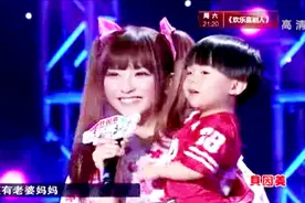 儿子竟称呼妈妈为老婆，还引得老公为此吃醋，这个萌娃太可爱了！视频封面