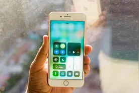 为什么总说iPhone8P是被低估的机皇？看完这些细节你就知道！视频封面