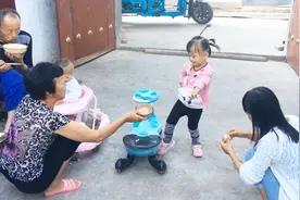 孩子过3岁生日，奶奶一早煮一锅鸡蛋，原来有这样寓意？你听过吗