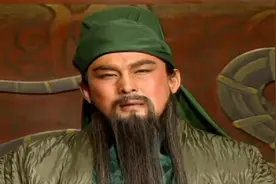 同为五虎上将，关羽为何看不起黄忠？还说“不愿与老卒为伍”！视频封面