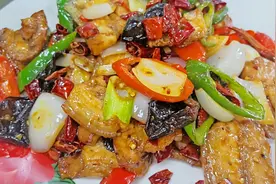 粤菜版“回锅肉”教程来啦！（少油小辣）很适合两广人的口味？视频封面