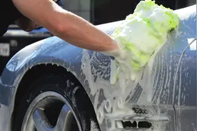 不伤手的洗洁精就可以洗车？竟然被误导了这么久视频封面
