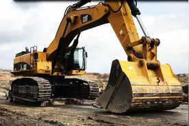 美国卡特挖掘机，有530马力，还能搭配六种不同机臂