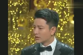 郑恺贾乃亮当众调侃胡歌，胡歌的表情一脸无奈，锅从天上来视频封面