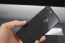 从5888到3499元，iPhone8：向苹果过去的十年说再见！视频封面