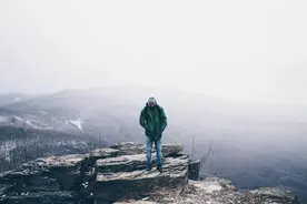 “人到中年，早把情绪戒了”图片