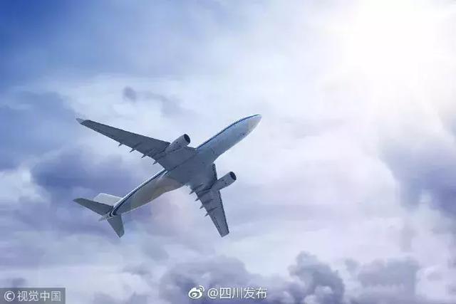 缘，妙不可言！男子寻狗掉坑里，回头一看狗子竟然也在｜新闻早资讯