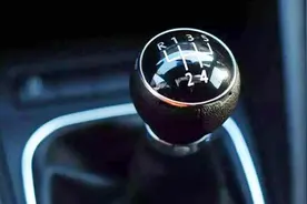 开手动挡换挡松离合，到底是该慢放还是快松？弄清楚后告别顿挫