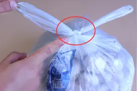 用了20多年的塑料袋，才知道塑料袋死结要这样解开，看完赶紧试试视频封面
