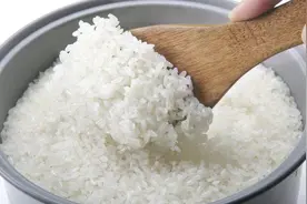 电饭煲煮饭加点它，好吃不粘锅，比新米还香，放三天也不硬