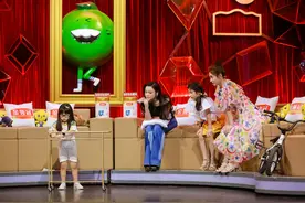 《了不起的孩子》设高难挑战 4岁女孩完成梵高星空巨型拼图图片