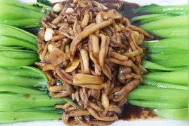 大厨教你做“耗油蟹味菇”详细做法 味道鲜美 方便快捷 颜色好看