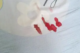 床单血渍很难洗？教你一个小窍门，多顽固的床单污渍都能洗干净视频封面