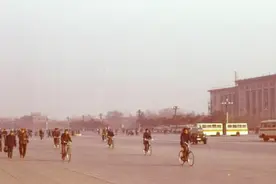 79年的北京之春，改革开放之初的中国生活是这样的视频封面