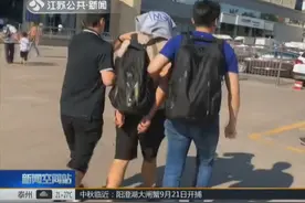 谁偷了我的话费？小区电话费每月多交50多，民警一查全被买了Q币视频封面