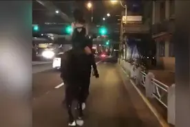 深夜，吊带衫女子骑马穿行上海市中心视频封面