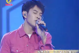 冯建宇以积极乐观的心态演唱好了这首歌，特别深情，太有感觉了！