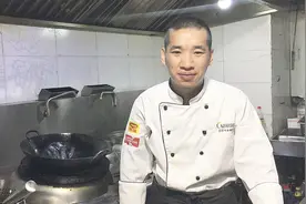 厨师长教“韭黄炒肉丝”，做法简单易懂，腌制的肉丝滑嫩有秘诀视频封面