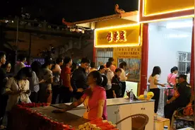 实拍南宁五通庙，零点之后人山人海，像赶圩一样