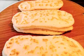 东北大妈教你做大米面饼，小时候只有过年才能吃到，你吃过吗视频封面
