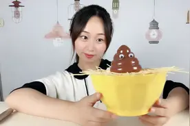 试玩搞怪玩具“屎到碗里来”，输了就会有惩罚，你敢挑战吗？视频封面