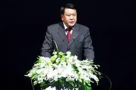 北汽掌门人徐和谊：干汽车自主品牌很难，再难也要义无反顾走下去视频封面